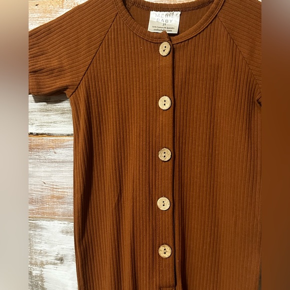 Ribbed Romper - Picture 2 of 7